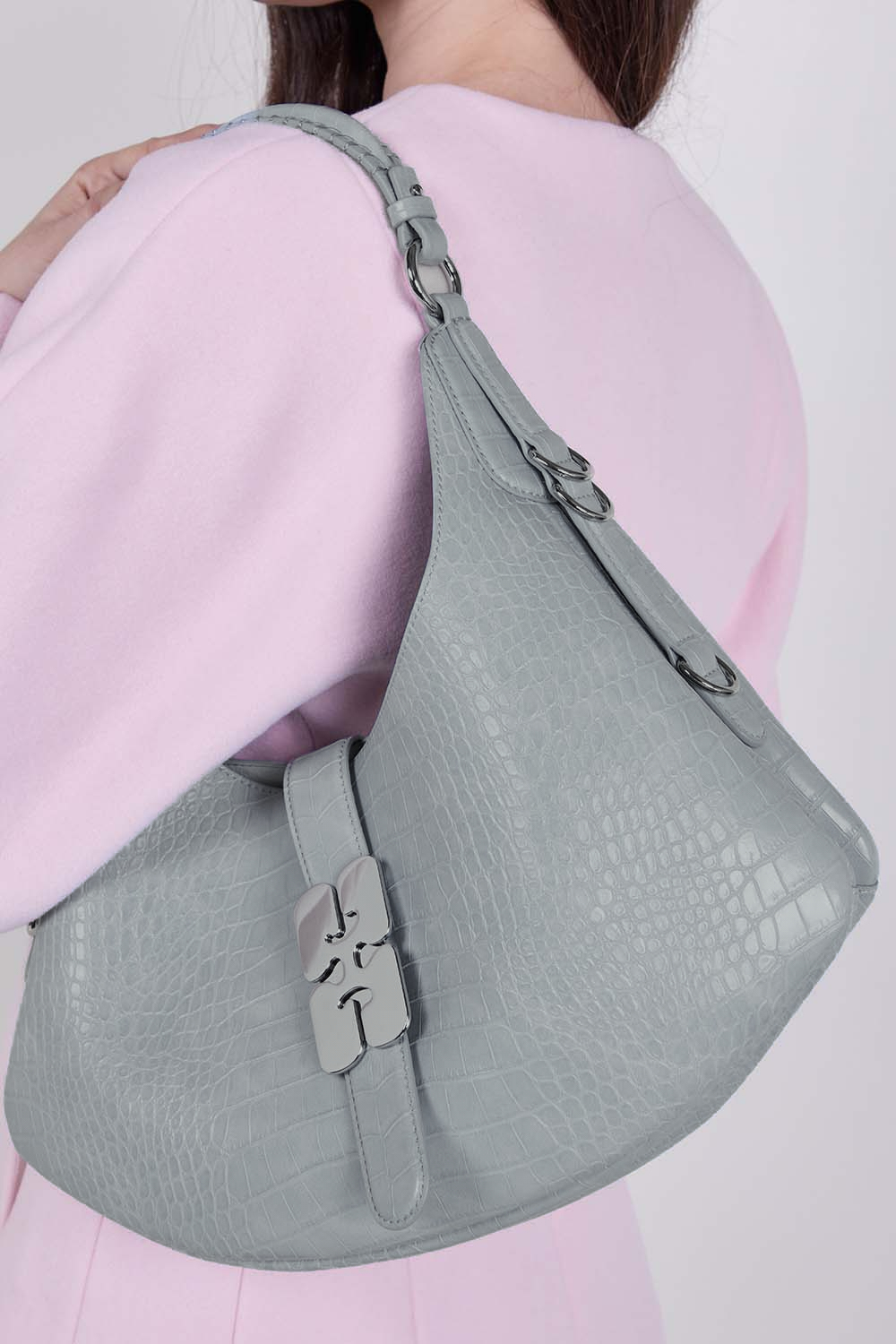 תמונת כל הלוק של תיק כתף קאט